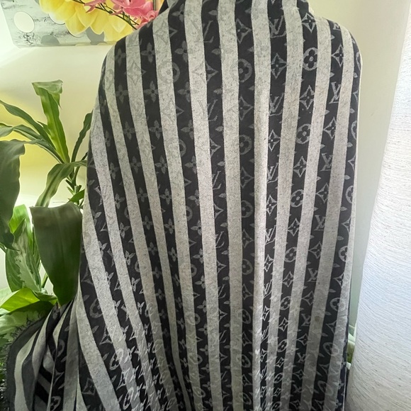 Louis Vuitton Monogram Striped Wrap/Shawl Scarf. - Picture 2 of 15
